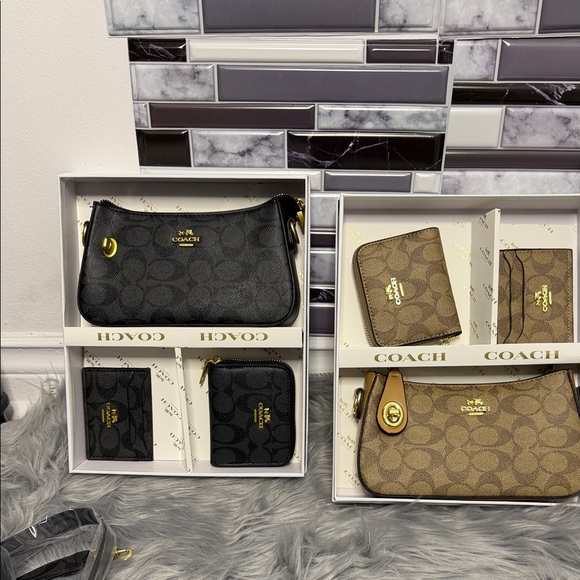 Black Leather Zip Wallet - Picture 3 of 6